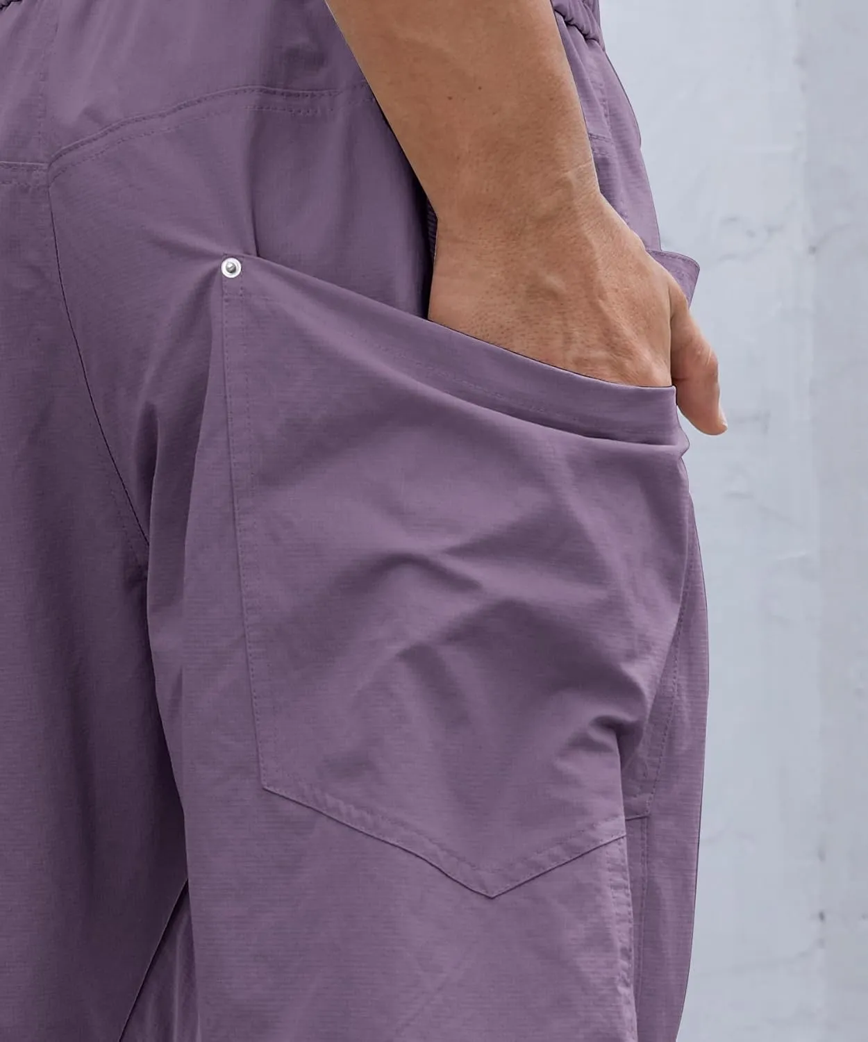DEARCASE Men's Casual Baggy Elastic Waist Pants with Large Pockets Lightweight Relaxed Fit Drawstring Trousers