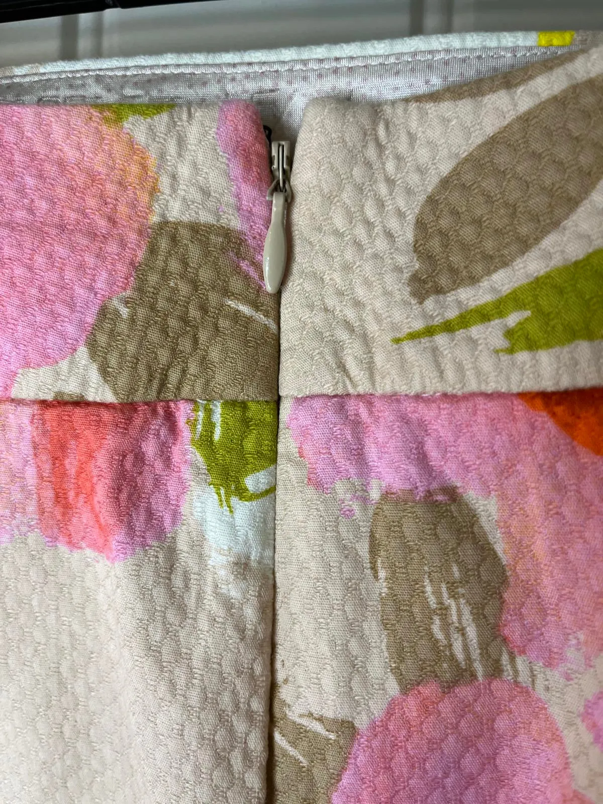 J. Crew Pink, Green, White Floral Print Skirt Size 2 Lined - Elegant and Chic