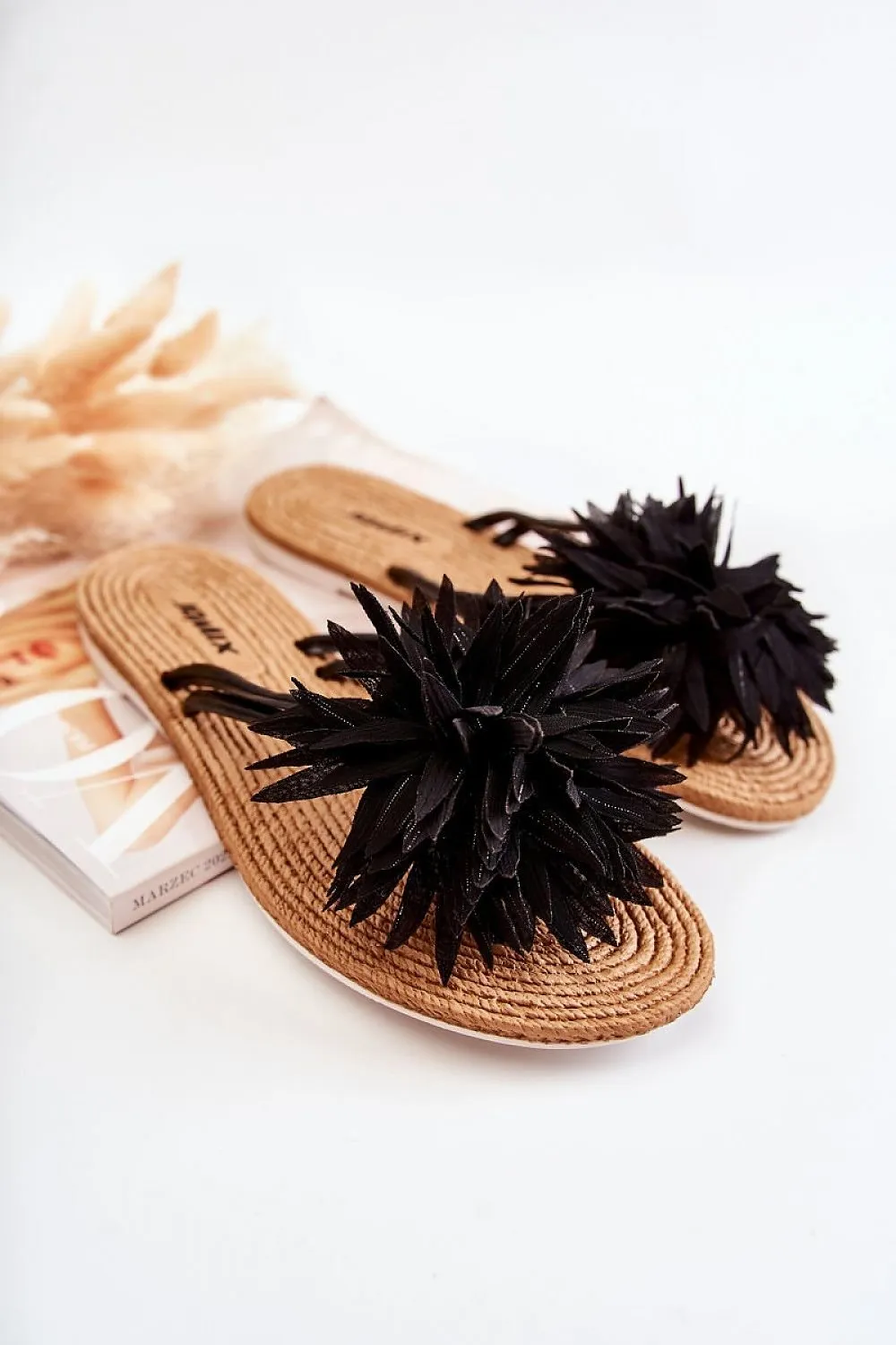 Japanese flip-flops model 180135 Step in style