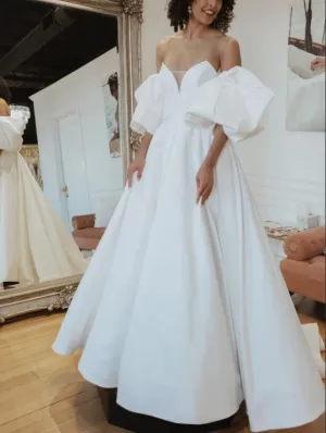 Luolandi Sweetheart Satin Wedding Dresses With Short Sleeves V-neck Off Shoulder Solid Color Simple