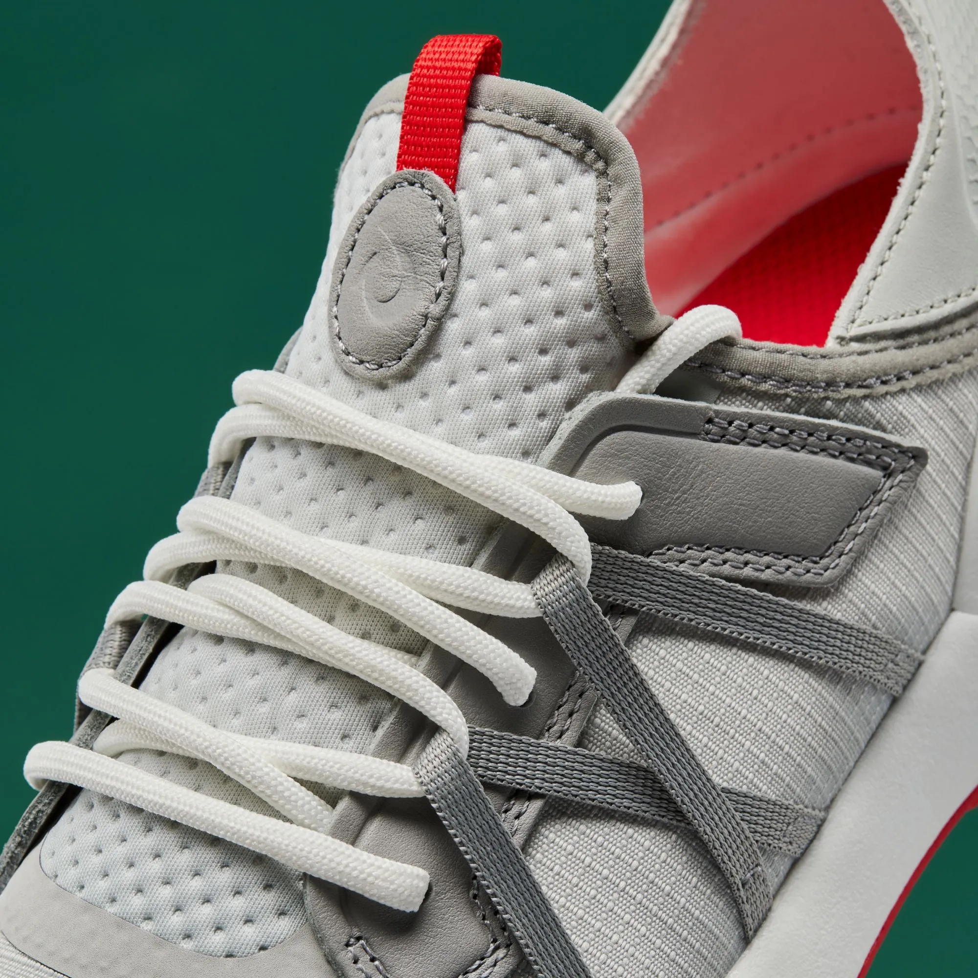 Manele - Sterling / Bright Red