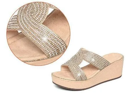 Slippers with wedge heel and shiny comfort